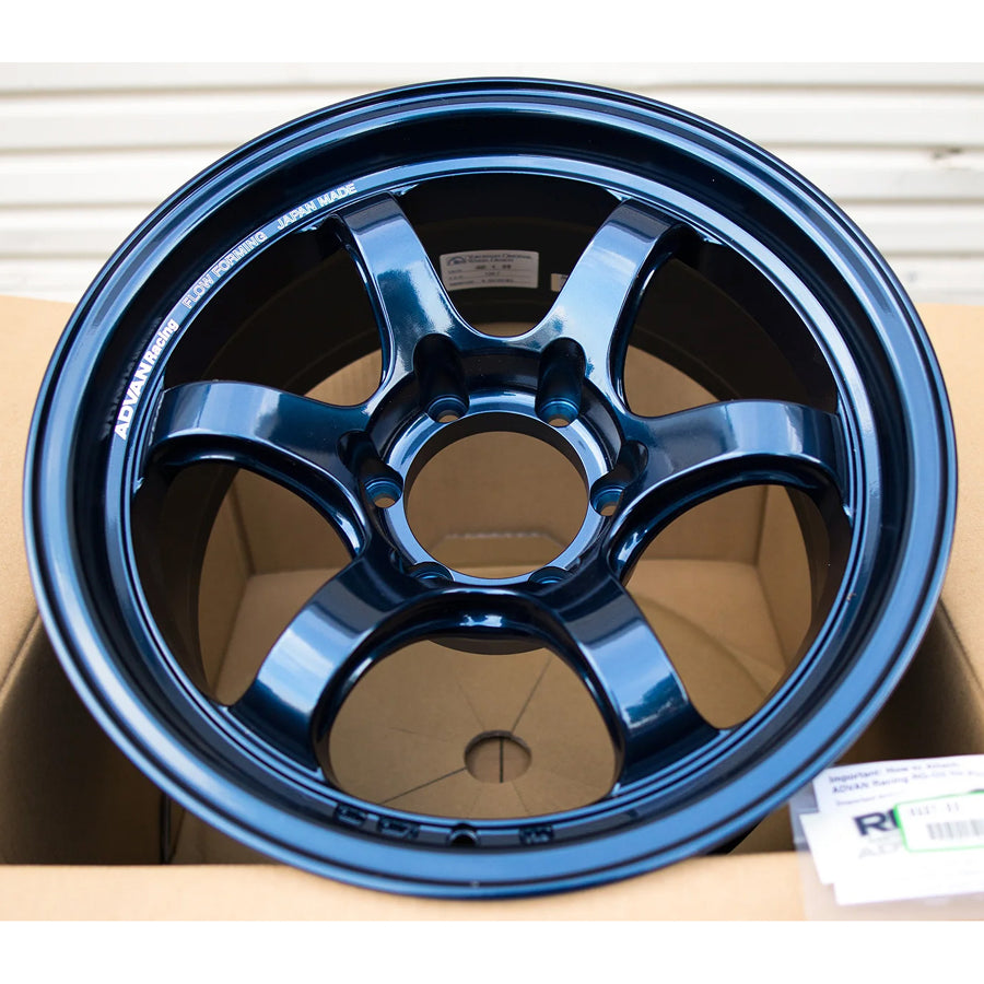 YOKOHAMA RG-D2 18X9 J / 6X139.7 RACING INDIGO BLUE
